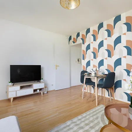 Apartment Grand T1, 3 Pers, A 8min De Paris, Metro 13 Et 14 